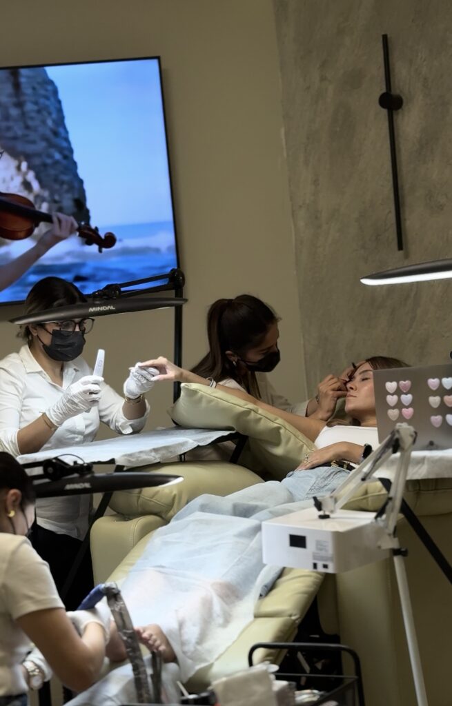 خدمات پرمیوم ناخن